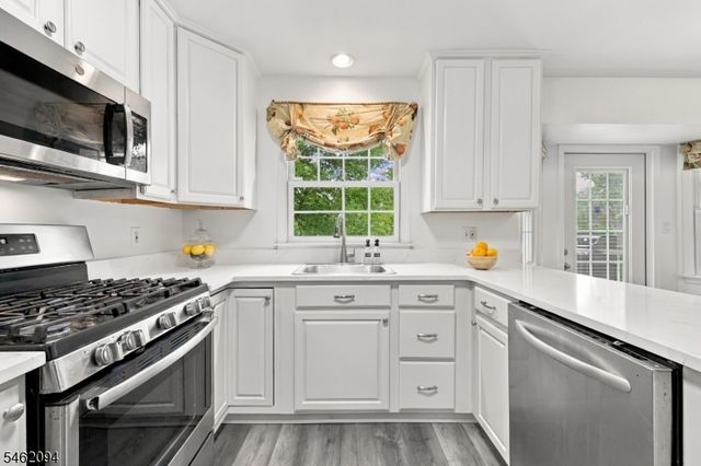 2 Timberline Dr, Bridgewater Twp., NJ 08807