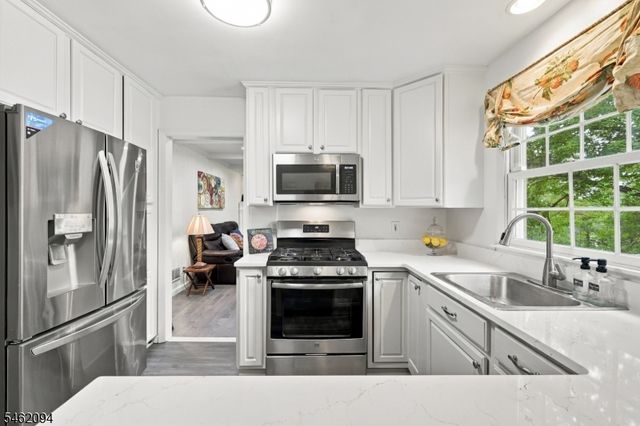 2 Timberline Dr, Bridgewater Twp., NJ 08807