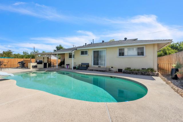 5435 Dry Creek Rd, Sacramento, CA 95838
