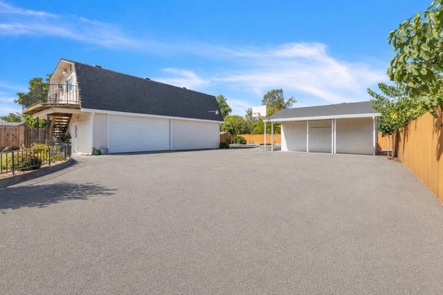 5435 Dry Creek Rd, Sacramento, CA 95838