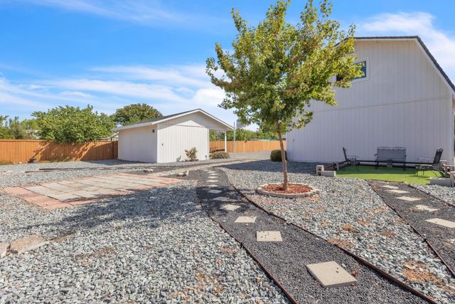 5435 Dry Creek Rd, Sacramento, CA 95838
