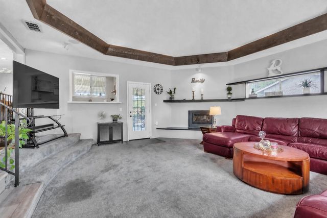 5435 Dry Creek Rd, Sacramento, CA 95838
