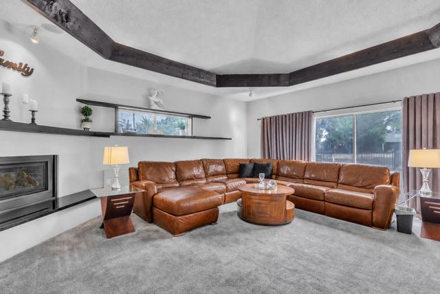 5435 Dry Creek Rd, Sacramento, CA 95838
