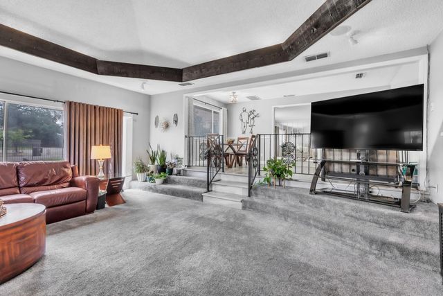 5435 Dry Creek Rd, Sacramento, CA 95838