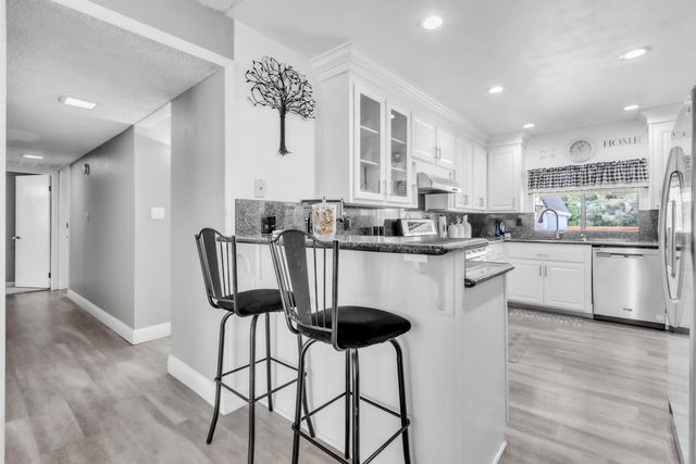 5435 Dry Creek Rd, Sacramento, CA 95838