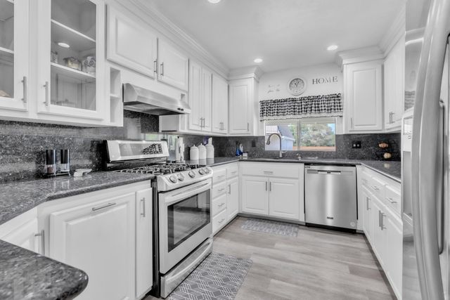 5435 Dry Creek Rd, Sacramento, CA 95838