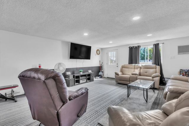 5435 Dry Creek Rd, Sacramento, CA 95838