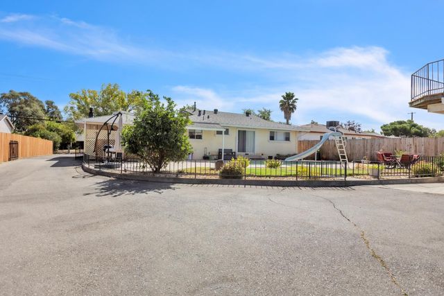 5435 Dry Creek Rd, Sacramento, CA 95838