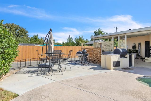 5435 Dry Creek Rd, Sacramento, CA 95838
