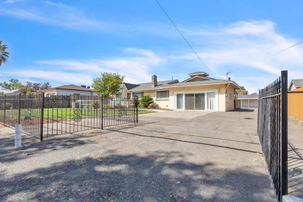 5435 Dry Creek Rd, Sacramento, CA 95838