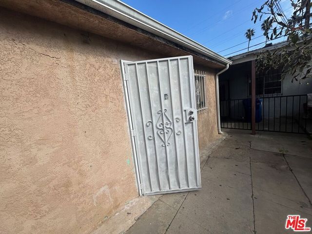 6648 8th Avenue, Los Angeles, CA 90043