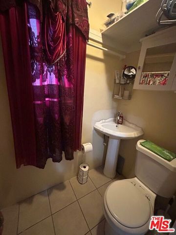 6648 8th Avenue, Los Angeles, CA 90043