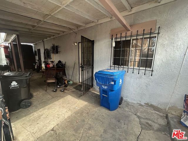 6648 8th Avenue, Los Angeles, CA 90043