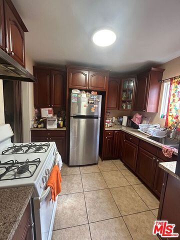 6648 8th Avenue, Los Angeles, CA 90043