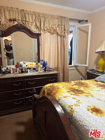 6648 8th Avenue, Los Angeles, CA 90043