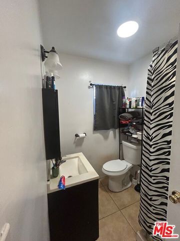 6648 8th Avenue, Los Angeles, CA 90043