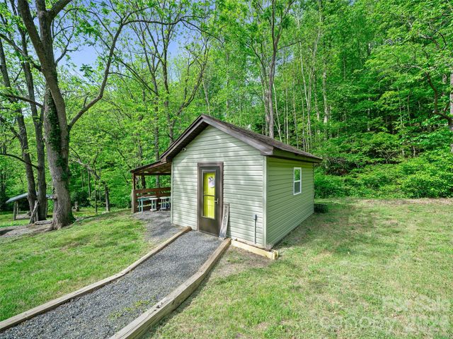 101 Waterwheel Drive, Green Mountain, NC 28740