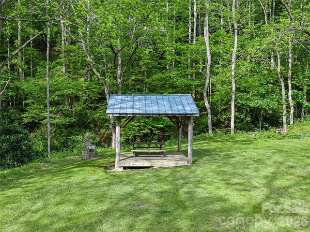 101 Waterwheel Drive, Green Mountain, NC 28740