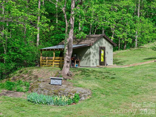 101 Waterwheel Drive, Green Mountain, NC 28740