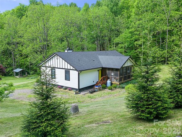 101 Waterwheel Drive, Green Mountain, NC 28740