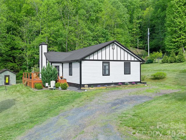 101 Waterwheel Drive, Green Mountain, NC 28740