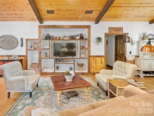 101 Waterwheel Drive, Green Mountain, NC 28740