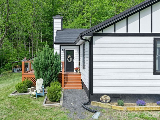 101 Waterwheel Drive, Green Mountain, NC 28740