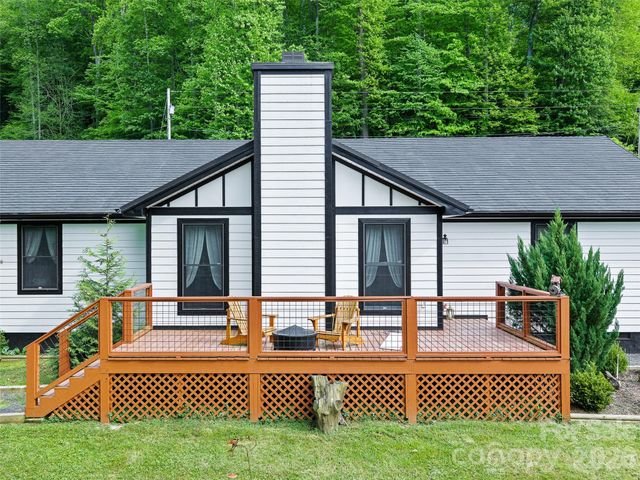 101 Waterwheel Drive, Green Mountain, NC 28740