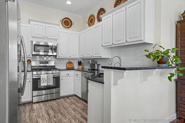 11701 S Forest Court, Jenks, OK 74037