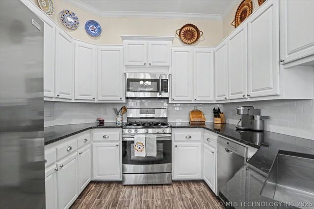 11701 S Forest Court, Jenks, OK 74037