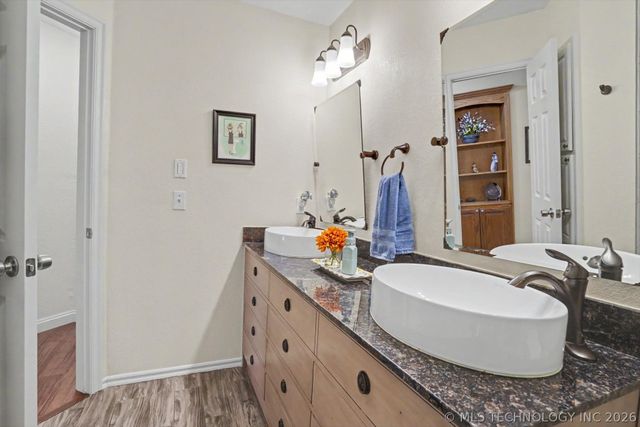 11701 S Forest Court, Jenks, OK 74037
