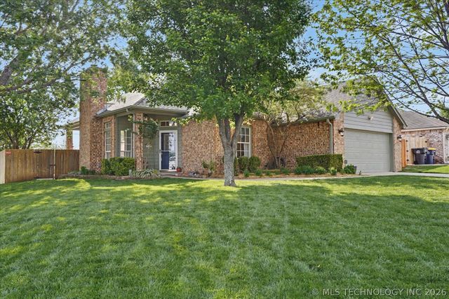 11701 S Forest Court, Jenks, OK 74037