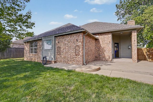 11701 S Forest Court, Jenks, OK 74037