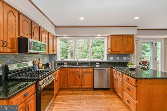 100 BOSCOBEL RD, Fredericksburg, VA 22405