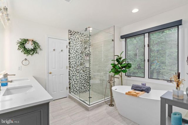 100 BOSCOBEL RD, Fredericksburg, VA 22405