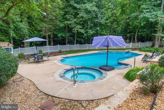 100 BOSCOBEL RD, Fredericksburg, VA 22405