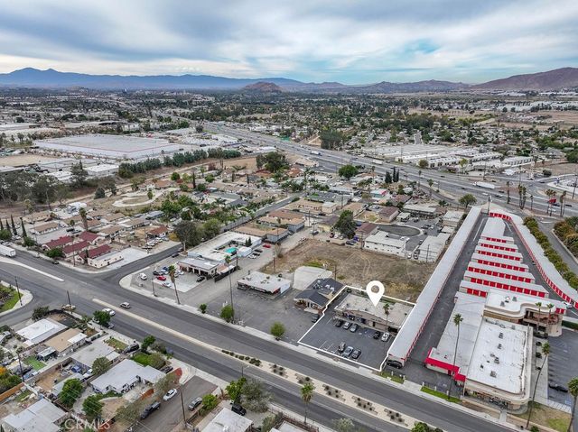 405 Iowa Avenue, Riverside, CA 92507