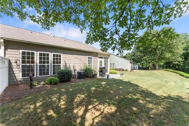 6142 Longleaf Drive, Hoschton, GA 30548