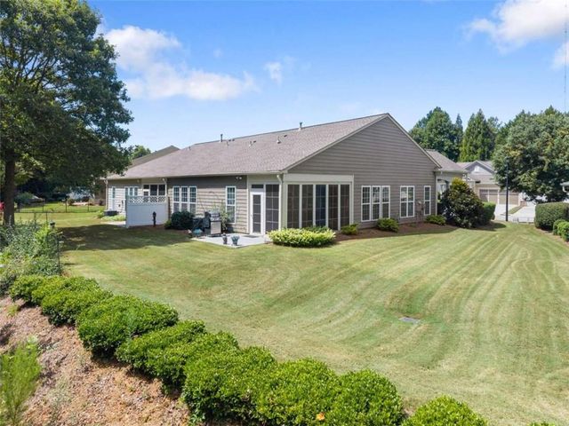 6142 Longleaf Drive, Hoschton, GA 30548