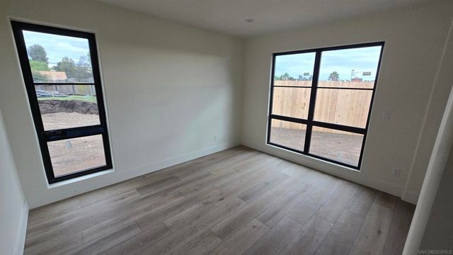 227 Hill Dr, Vista, CA 92083