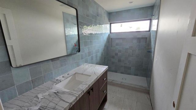 227 Hill Dr, Vista, CA 92083