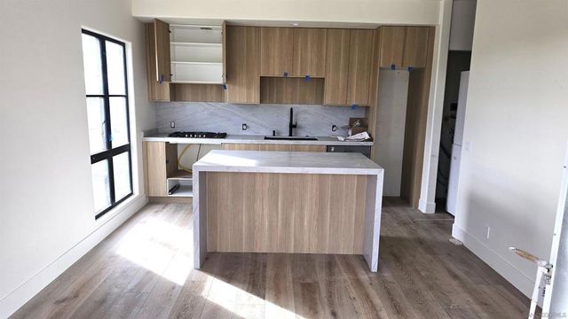 227 Hill Dr, Vista, CA 92083