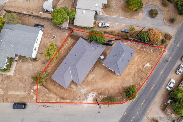 227 Hill Dr, Vista, CA 92083