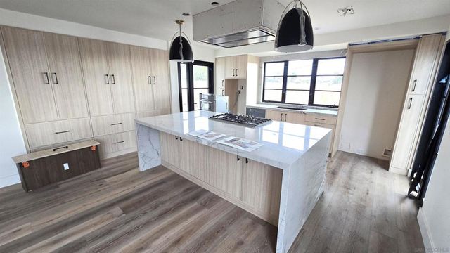 227 Hill Dr, Vista, CA 92083