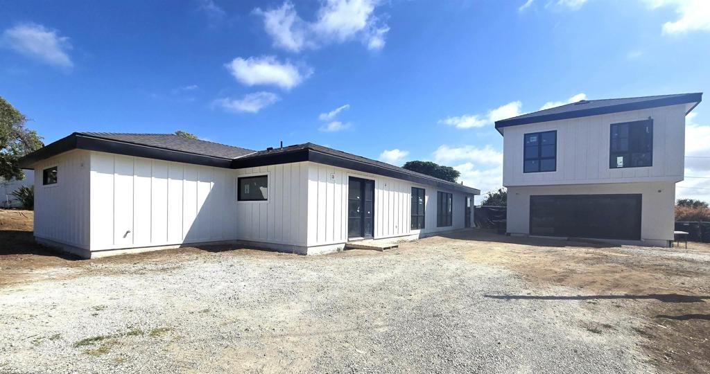 227 Hill Dr, Vista, CA 92083