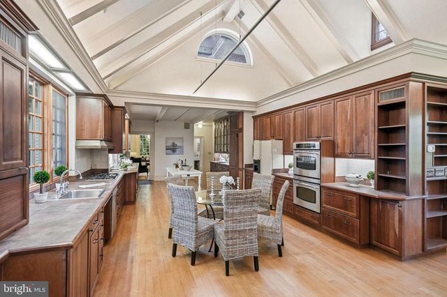 443 SAINT DAVIDS AVE, Wayne, PA 19087