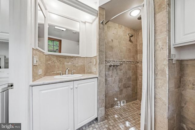 443 SAINT DAVIDS AVE, Wayne, PA 19087