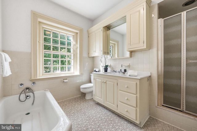 443 SAINT DAVIDS AVE, Wayne, PA 19087