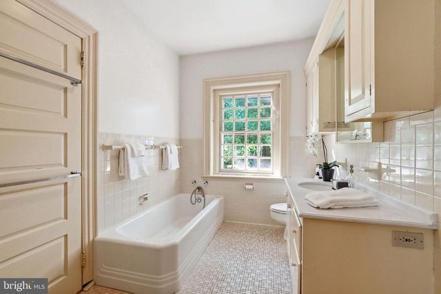 443 SAINT DAVIDS AVE, Wayne, PA 19087