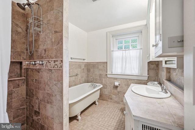 443 SAINT DAVIDS AVE, Wayne, PA 19087
